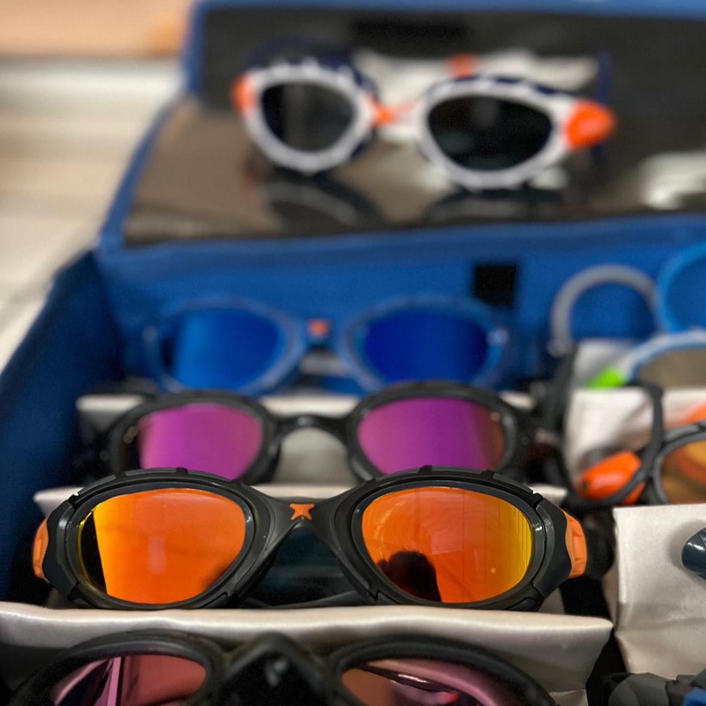 Testing Zoggs    Mardi nous avons eu l’occasion de tester du nouveau matériel aquatique.    Nos nageurs ont pu tester d…