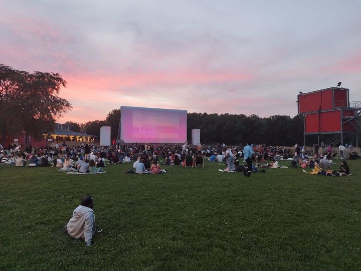 Cinéma plein air à la Villette !  Pendant tout l’été, nos secouristes ont assuré la sécurité du cinéma en plein air au …
