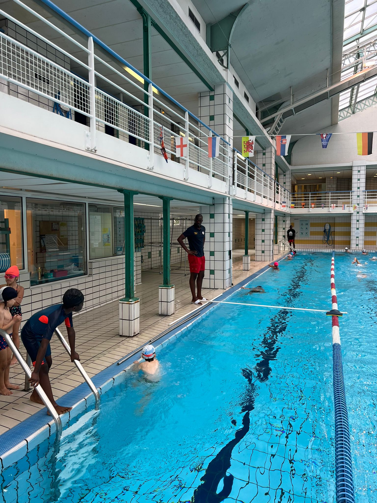Ecole de sauvetage  Les cours d’école de sauvetage ont repris. Ils permettent de combiner natation et sauvetage.  Cet a…