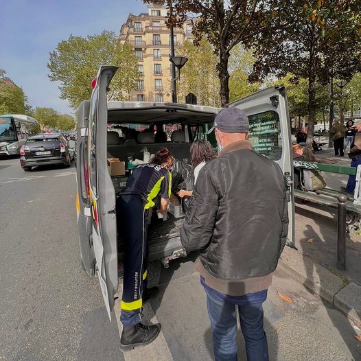 Une maraude exceptionnelle s’est déroulée ce lundi de Pâques   Nos bénévoles ont eu l’occasion de proposer du chocolat d…